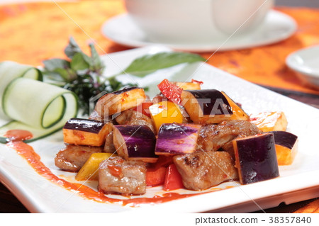 fried beef 38357840