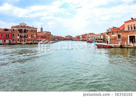 Daylight view to Grand Canal with parked 38358102