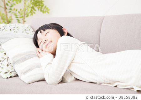 Child girl elementary school student woman lifestyle 38358382