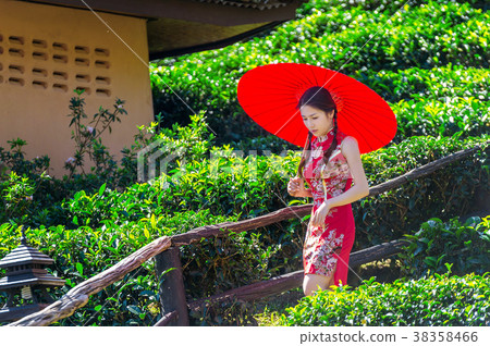 Asian woman wearing traditional Chinese dress 38358466