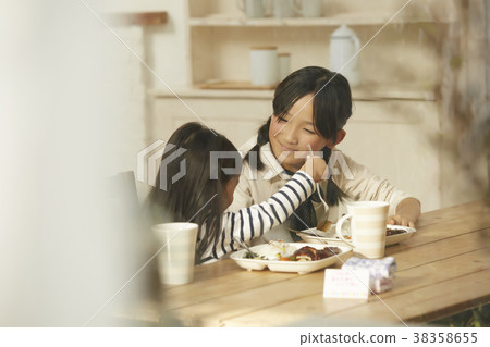 吃的姐妹們 38358655