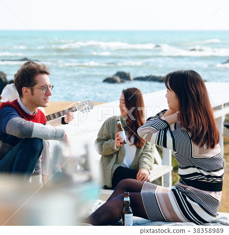 Seaside party share house image 38358989