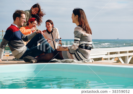 Seaside party share house image 38359052