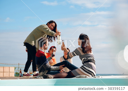 Seaside party share house image Seaside party share house image 38359117