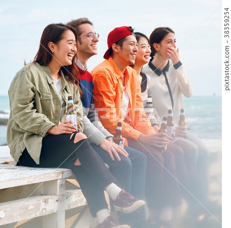 Men and women enjoying parties at the seaside Men and women enjoying parties at the seaside 38359254