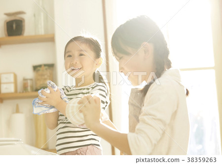 Girls to help you 38359263