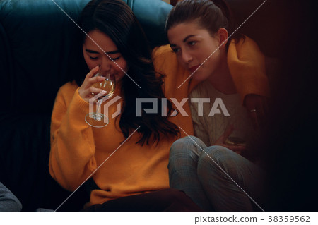 Shared House Party Men and women enjoying alcohol 38359562