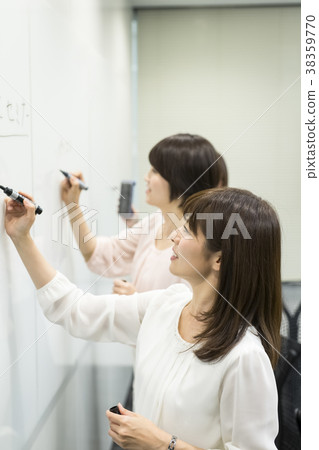 Career woman meeting image Career woman meeting image 38359770