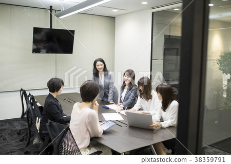 Career woman meeting image Career woman meeting image 38359791