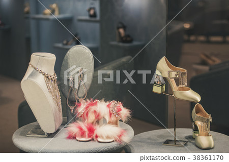 Display of a luxury store in Milan Display of a luxury store in Milan 38361170