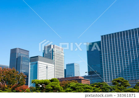 Autumn sky in Otemachi 38361871