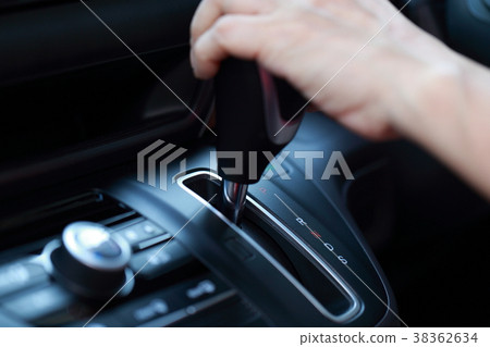 Driver (Driver Outdoor People Body Parts Face N / A Passenger Car Woman Senior Departure Stop) Driver (Driver Outdoor People Body Parts Face N / A Passenger Car Woman Senior Departure Stop) 38362634