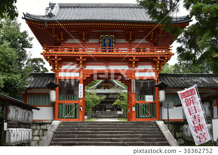 Shin-Hikidate Shrine的大門 38362752