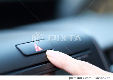 Driver (Driver Outdoor People Body Parts Face N / A Passenger Car Woman Senior Departure Stop) Driver (Driver Outdoor People Body Parts Face N / A Passenger Car Woman Senior Departure Stop) 38363756