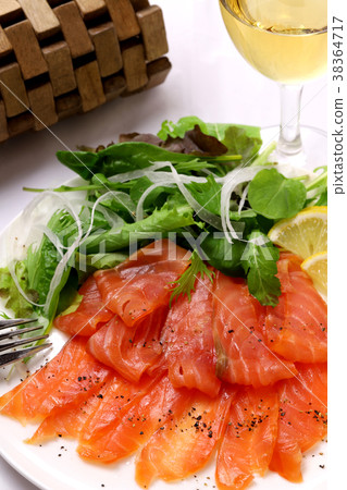 smoked salmon 38364717