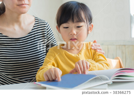 Story telling 38366275