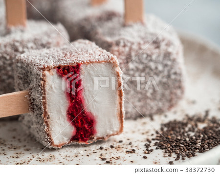 Lamington ice cream pops 38372730