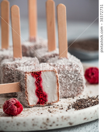 Lamington ice cream pops 38372731