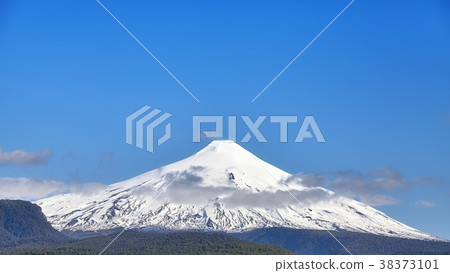 Panoramic view of the Villarrica volcano, Chile Panoramic view of the Villarrica volcano, Chile 38373101