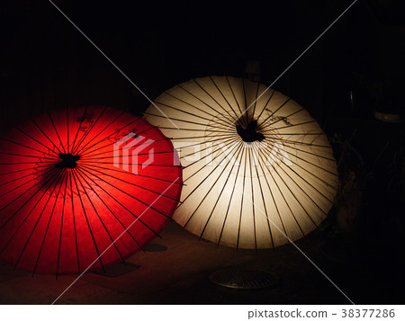 Light of snake's eye Light of snake's eye 38377286