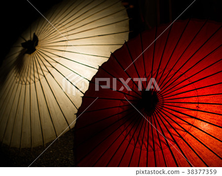 Light of snake's eye 38377359