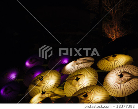 Light of snake's eye 38377398