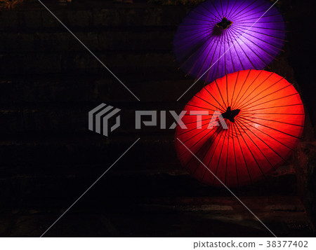 Red and purple snake eye umbrella 38377402