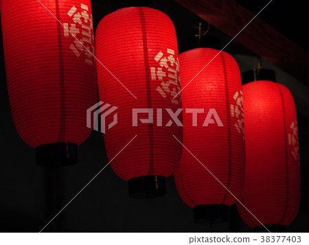 The light of the lantern 38377403