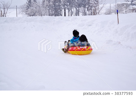 孩子們玩雪管 孩子們玩雪管 38377593