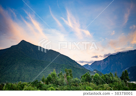 台灣花蓮的高山 38378001