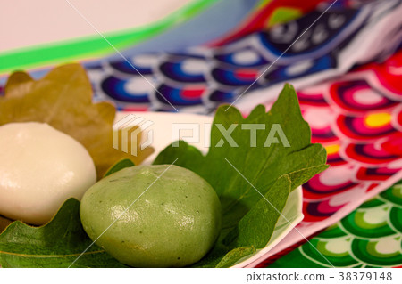 Koi carp and chopsticks to eat at the end of the season 38379148