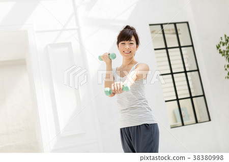 健身形像中間女人 38380998
