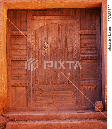 Door in moroccan village 38382105