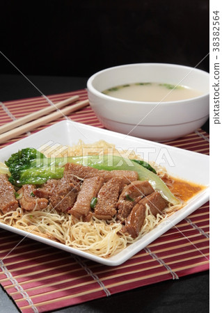 dried noodles dried noodles 38382564