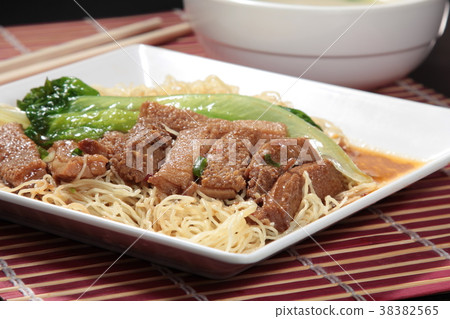 dried noodles dried noodles 38382565