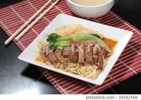 dried noodles dried noodles 38382566