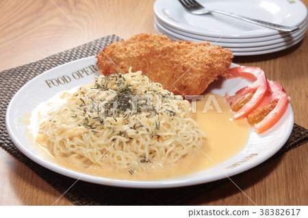 dried noodles dried noodles 38382617