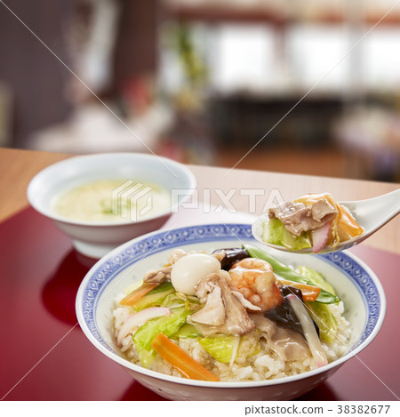 中國碗在你最喜歡的商店吃 38382677