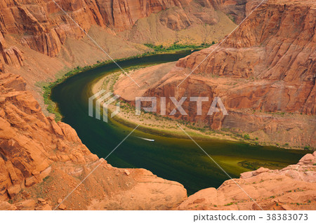 Horseshoe bend aerial view 38383073