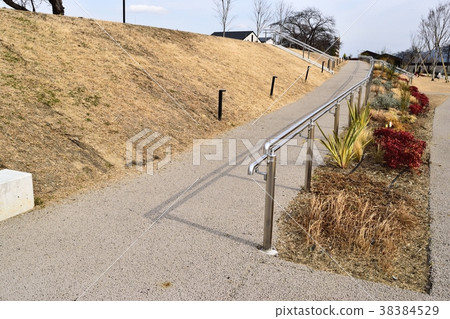 A promenade 38384529