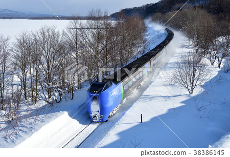 Photographing the scenery of the JR Pendulum Limited Express running on the Hakodate Main Line around Nanie Town Onuma Park in winter 38386145