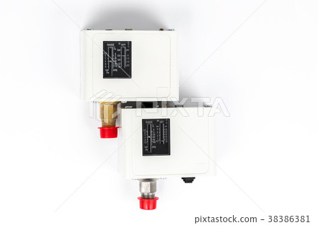 Two new identical pressure switches in the 38386381