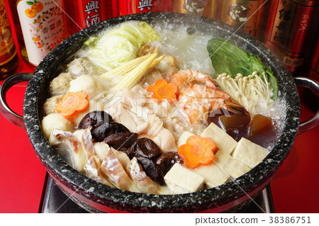 Stone pot cooking 38386751