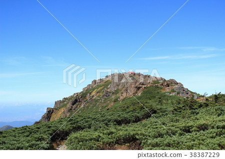 Hayaikemine summit evacuation shelter and mountain trail Hayaikemine summit evacuation shelter and mountain trail 38387229
