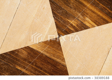 Old wooden parquet with geometric pattern 38389188