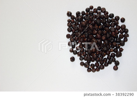 Juniper berry Juniper berry 38392290