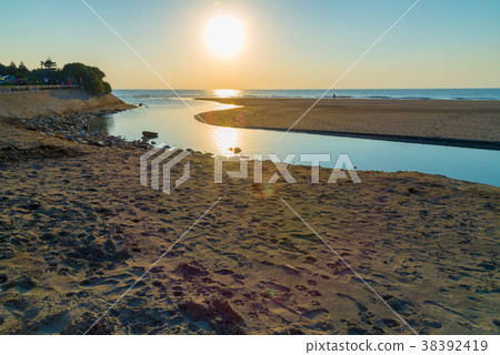 海邊日落海邊日落海邊日落永安漁港台灣海邊海邊海邊的太陽 38392419