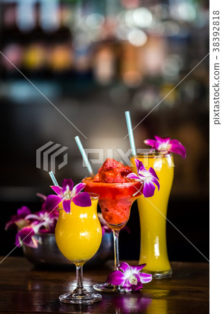 Still life 3 cocktails and orchid flowers in bar 38392818