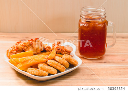 炸雞,薯條,雞塊,Fried chicken, fried food,French fries 38392854