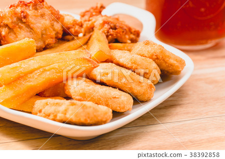 炸雞,薯條,雞塊,Fried chicken, fried food,French fries 38392858